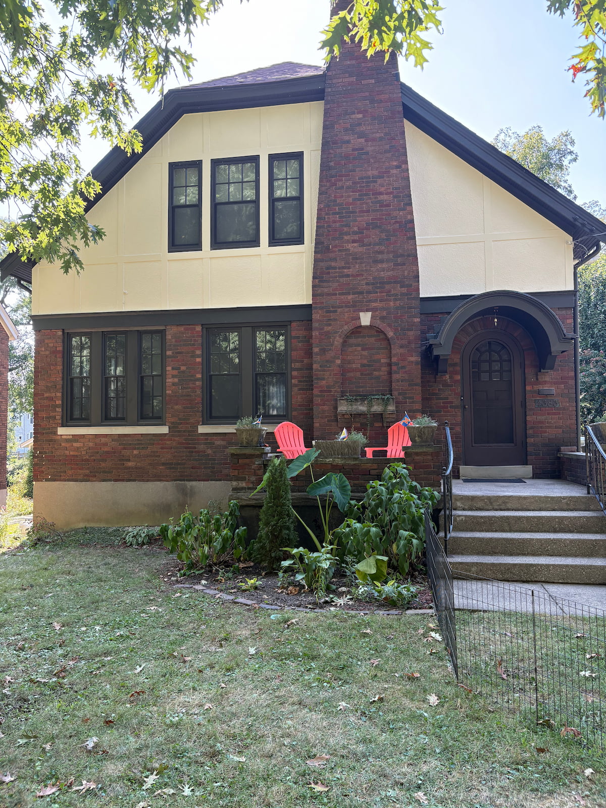 Image of exterior stucko house after being painted.