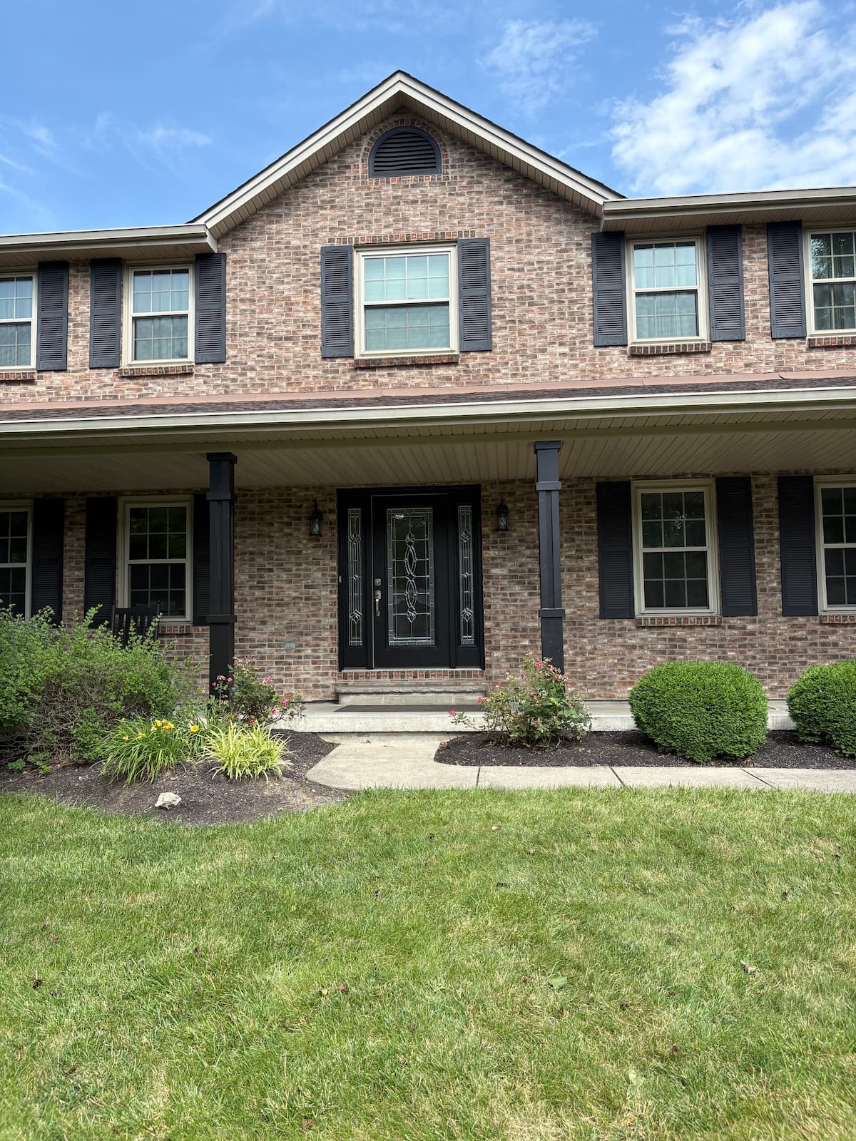 Image of pillars after being painted.